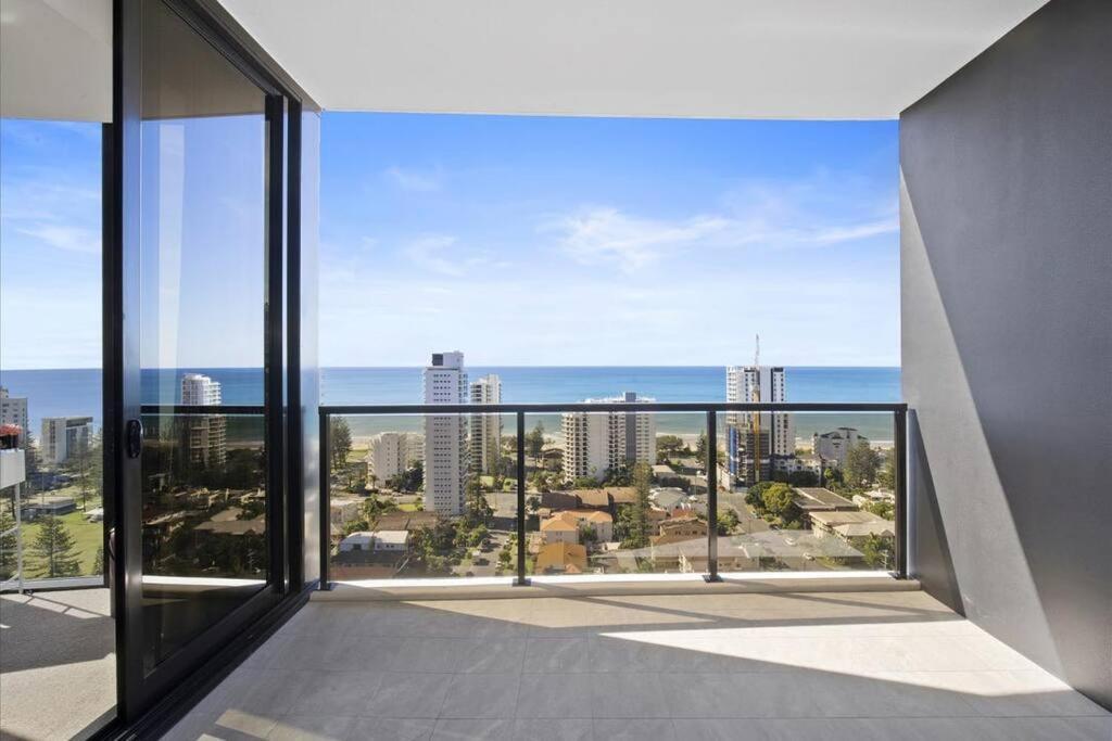 Broadbeach Elegant With Views! * Gold Coast
