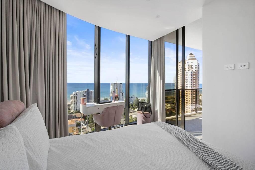 Broadbeach Elegant With Views!