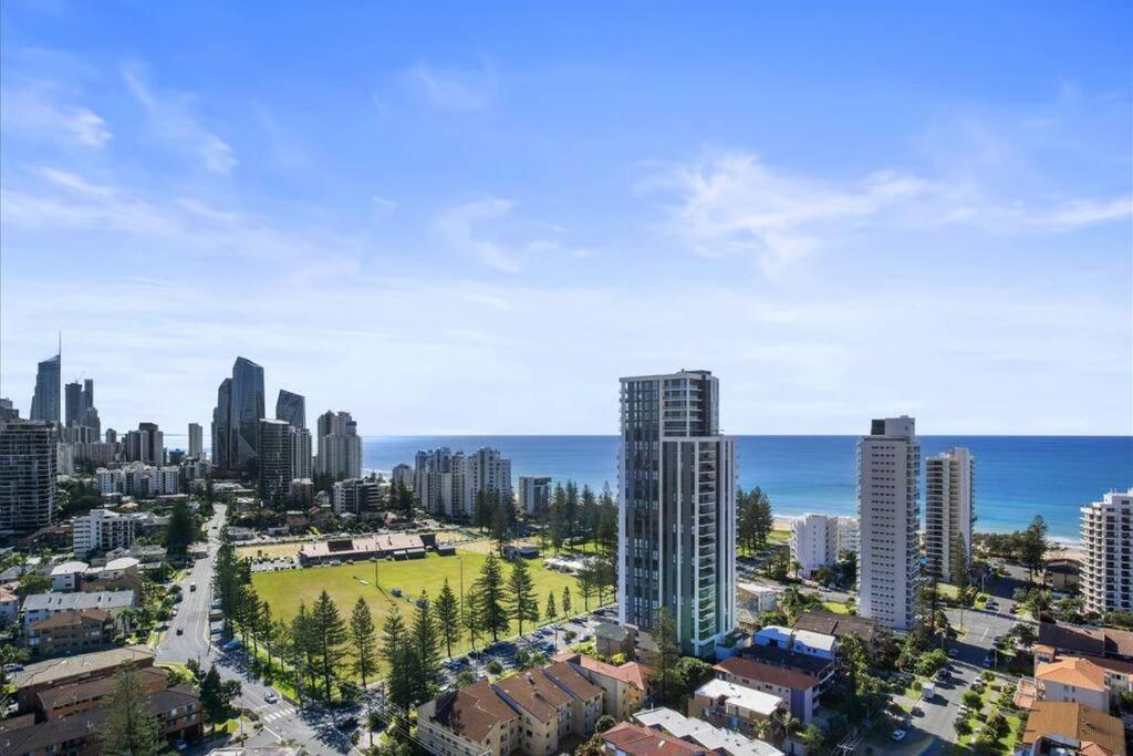 Apartment Broadbeach Elegant With Views!
