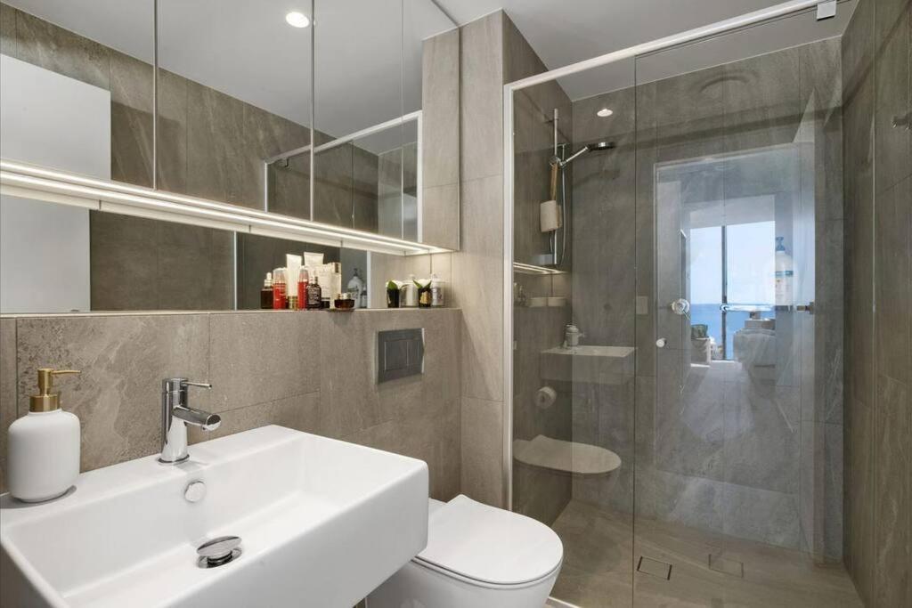 Broadbeach Elegant With Views! Apartment *