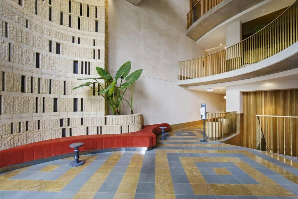 Apartment Broadbeach Elegant With Views!